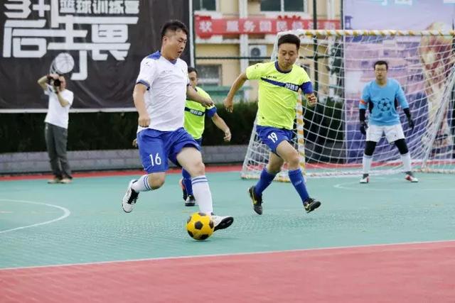 泰晤士报：曼联接近任命阿莫林 范尼可能只带一场